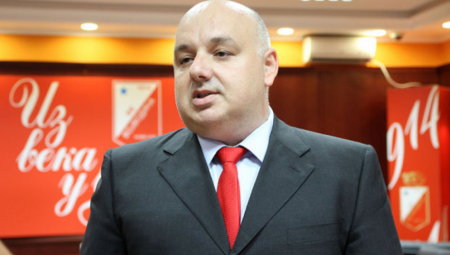 VOŠA ODBILA PONUDU ZVEZDE ZA BEKA  "Nećemo da jačamo Crvenu zvezdu, napadamo titulu"