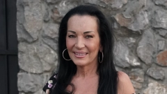 ISPLIVALI RANI RADOVI GOCE BOŽINOVSKE! Pevačici gurali bakšiš u grudi i cipele, šokantan snimak kruži mrežama! (VIDEO)