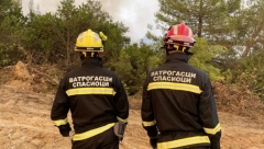 SRPSKI VATROGASCI ULAŽU NADLJUDSKE NAPORE U GRČKOJ Danonoćna borba sa vatrenom stihijom u selu Avgari (FOTO)
