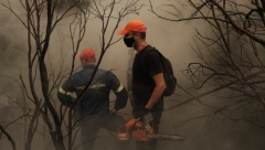 JOŠ JEDNO ČUDO U GRČKOJ Vatra se ugasila ispred crkve Svete Trojice (VIDEO)