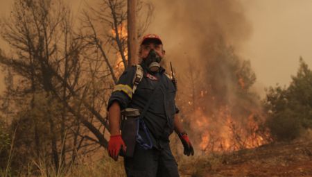 SRBI U GRČKOJ NA SIGURNOM! Evakuacija od požara završena - u Srbiju vraćeno skoro 1.000 naših turista