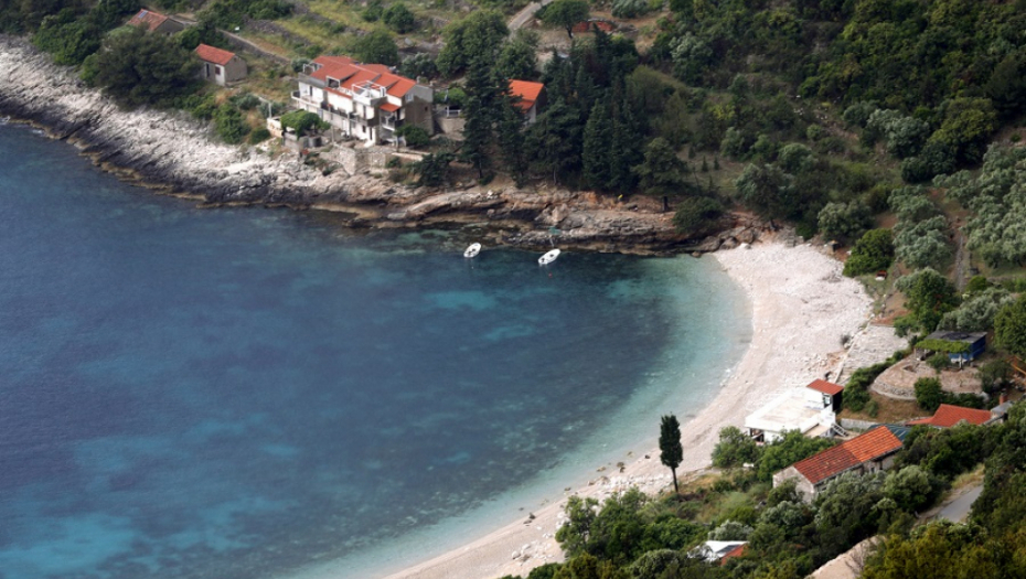 UZBUNA NA PLAŽI NA JADRANU Širi li se na kupalištima u Zadru zarazni rotavirus? Kupači su dobili visoku temperaturu i dijareju, povraćaju