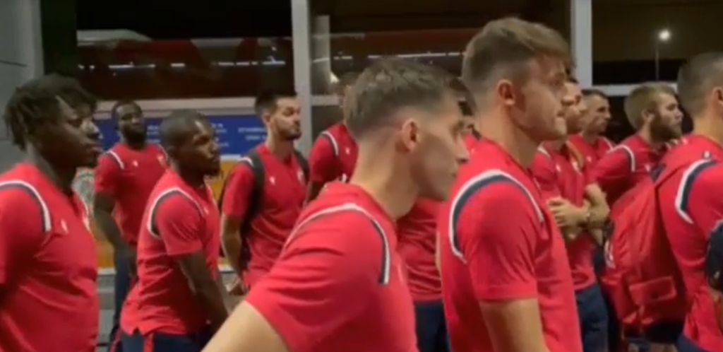 "DELIJE" JASNO PORUČILE ŠTA MISLE! Navijači Zvezde dočekali fudbalere u "sitne sate" nakon poraza od Šerifa! (VIDEO)