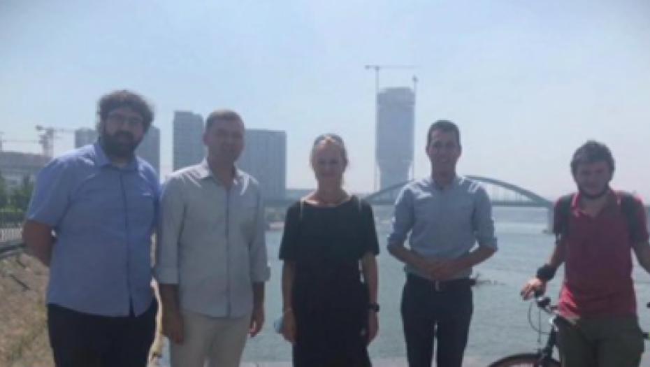 DIVNA SLIKA Viola fon Kramon na najlepšem mestu u Beogradu, protiv kojeg njeni puleni vode hajku! (FOTO)