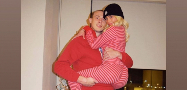 SE*SI BARBIKA STIŽE U BEOGRAD! Novi košarkaš Partizana dovodi izazovnu plavušu sa sobom! Svi će gledati samo u nju! (FOTO)