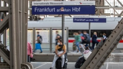 NEMAČKA UVODI MESEČNE KARTE ZA JAVNI PREVOZ Žele da odvrate stanovništvo od automobila i trošenja goriva