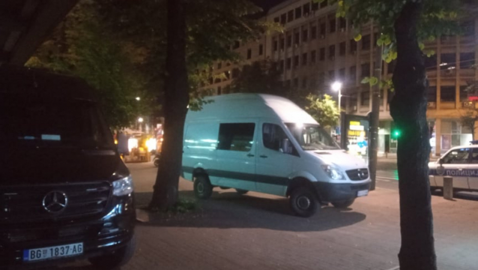 JAKE POLICIJSKE SNAGE U MAKEDONSKOJ ULICI Niko ne zna šta se dešava, kombi forenzike prisutan tu nekoliko sati