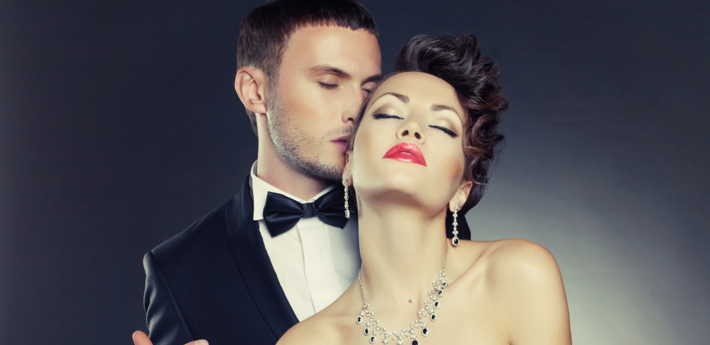 ZADOVOLJ(E)NA ŽENA, MIR U KUĆI Poze koje garantuju da će lepša polovina da toleriše dignutu dasku na ve-ce šolji  - bar neko vreme