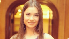 NAJVRELIJE IZDANJE MARIJE KARAN! Glumica u bikiniju legla na aligatora, oko struka lančići a mreže gore!