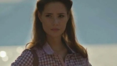 NAJVEĆU POPULARNOST STEKLA JE U HIT SERIJI! Glumica se venčala sa 20 godina starijim kolegom, povukla iz glume, a evo o kome je reč!