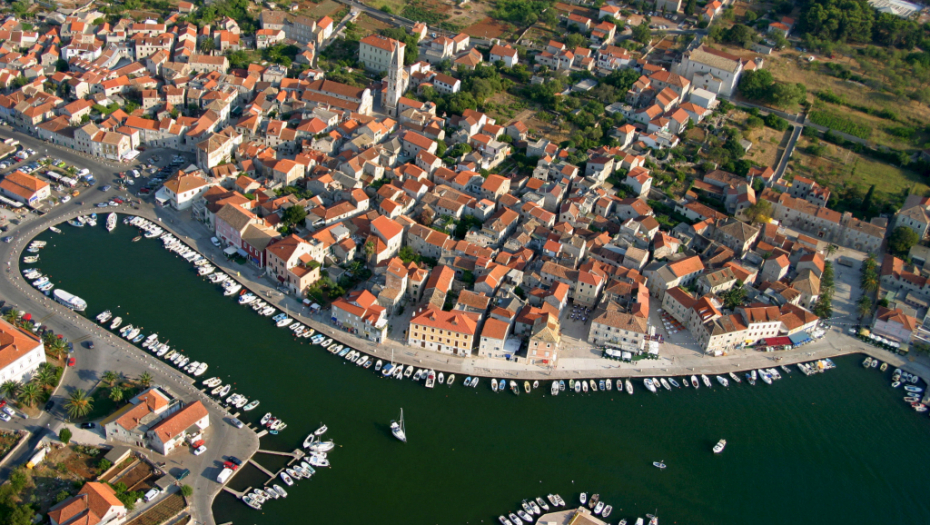 ŠOK NA HVARU Račun u kafiću 13.000 evra