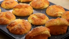 Svi ih vole: Projice sa spanaćem i sirom (RECEPT)