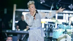 SPEKTAKL U NAJAVI Brena pravi veliki koncert u zemlji gde su joj pre 40 godina zabranili da peva