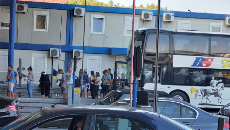 CRNA GORA UVELA NOVE MERE Za prelazak granice potreban jedan od četiri dokaza