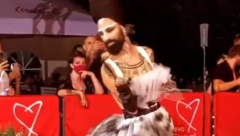 "SAMO SNAJPER", "PUCAJ, UBI"! Božo Vrećo nakon pojavljivanja u haljini dobija stravične pretnje smrću, slučaj za policiju!