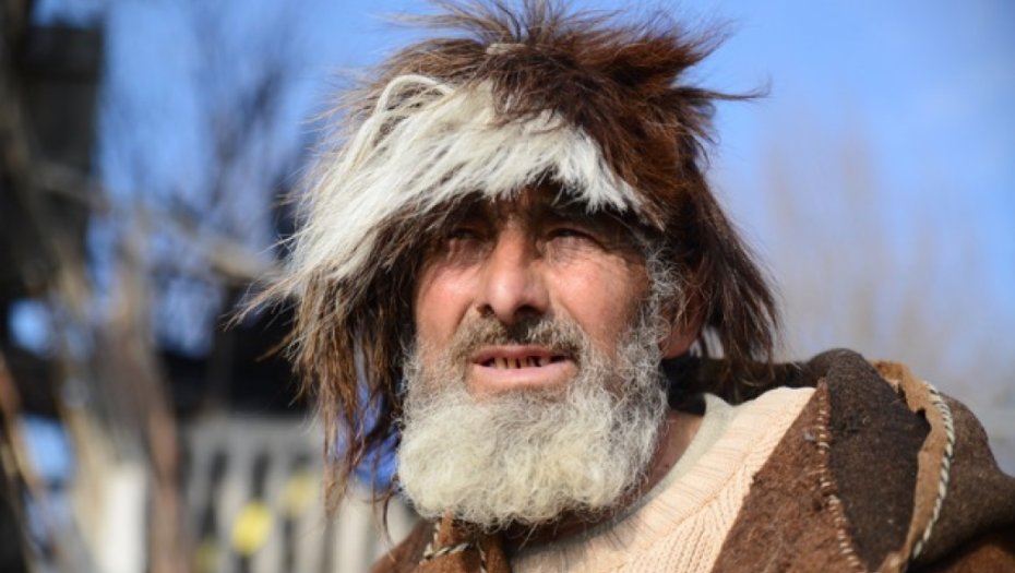 NJEGOV POZIV NA VAKCINACIJU ODUŠEVIO JE SRBIJU I SVET! Pećinski čovek ulazi u Parove, oglasila se i produkcija Hepija!