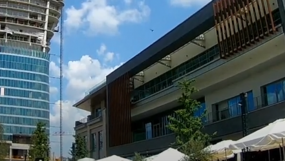 DRAMA U TRŽNOM CENTRU "GELERIJA" Građani hitno evakuisani!