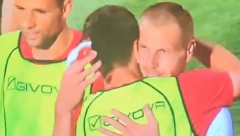 IMAMO GOL SEZONE Bivši igrač Partizana pogodio sa više od pola terena (VIDEO)