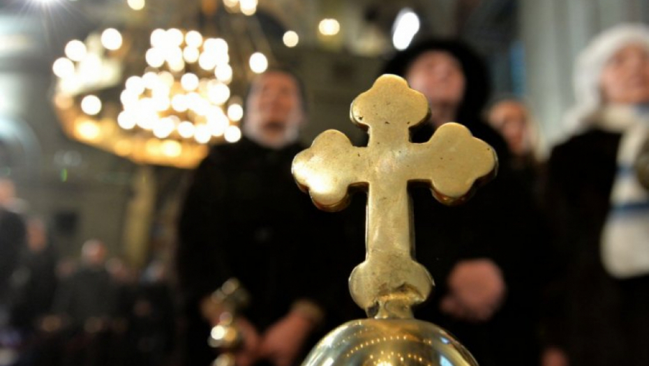 NAPAD NA SPC U HRVATSKOJ Slomljen krst u dvorištu pravoslavne crkve u Požegi