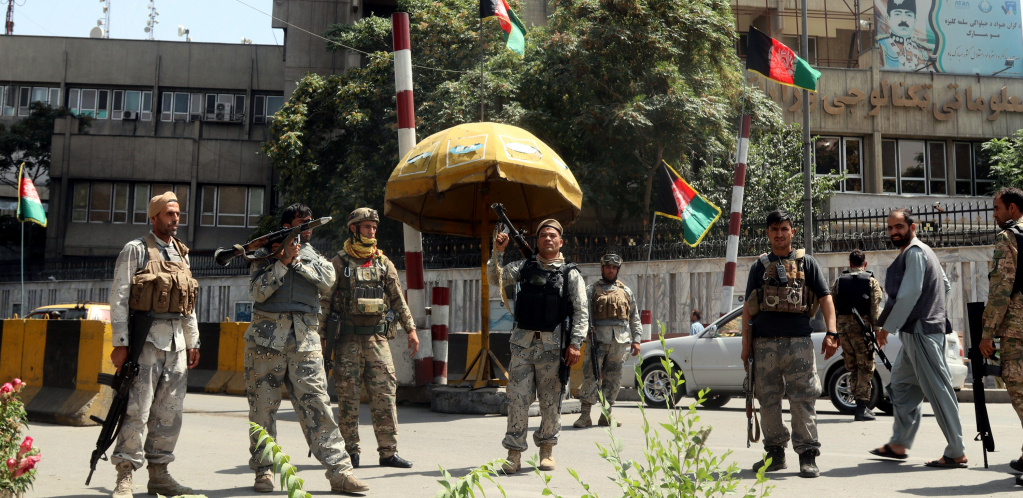 Cela država je pala!