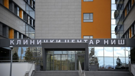 NE DOZVOLJAVA DA GA LEČE U NIŠU Srednjoškolca iz Trstenika, koji je navodno pokušao da se ubije, otac odvodi sa Klinike za mentalno zdravlje