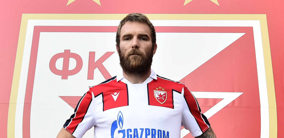 CRVENA ZVEZDA PREDSTAVILA NOVI DRES Nova odevna kombinacija za Kluž (FOTO, VIDEO)