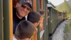 SLAVLJE U DOMU BAJE MALOG KNINDŽE Pevač ima veliki razlog za veselje! (FOTO/VIDEO)