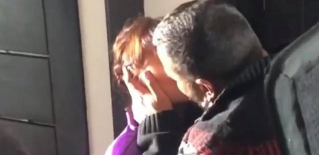 OMAKLO MU SE? PEVAČ OBJAVIO SNIMAK S DEČKOM IZ KREVETA Ljubio je žene, a sada je šokirao sve! (VIDEO)