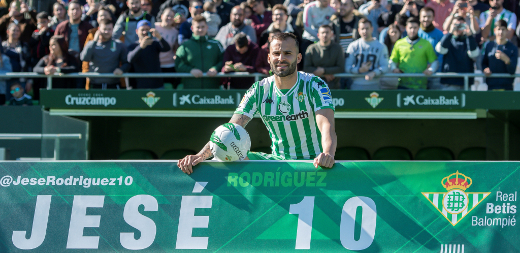 ČEKA ŠESTO DETE SA ČETVRTOM ŽENOM Igrao je za Real i PSŽ, a sada je nisko pao, ali devojka mu je prava bomba (FOTO)