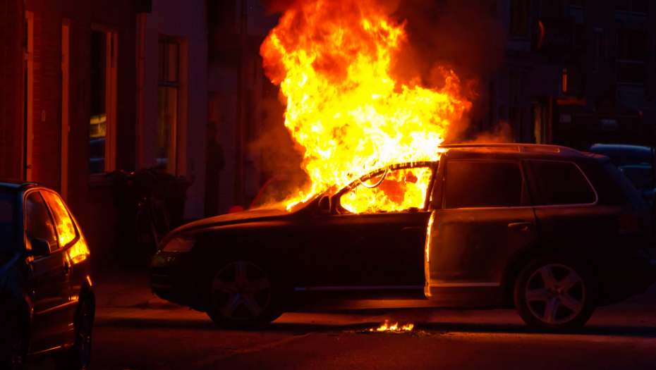 NEGIRALI KRIVIČNO DELO? Uhapšeni osumnjčeni za paljenje automobila u Barajevu!