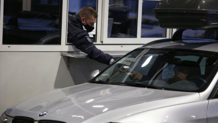 NE SMETE PONETI VIŠE OD OVE SUME NOVCA  Krenuli ste na odmor? Ovo su carinska pravila koja morate da poštujete