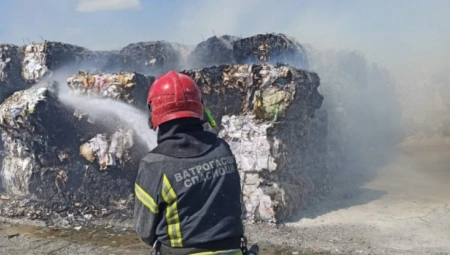 EPILOG VELIKOG POŽARA U BANJALUCI Povređen vatrogasac, izgorela kuća i deponija