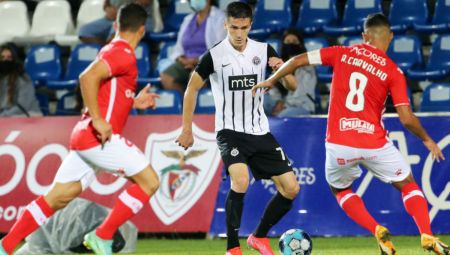 PEHAR NA DEBIJU Doskorašnji fudbaleri Zvezde i Partizana osvojili trofej