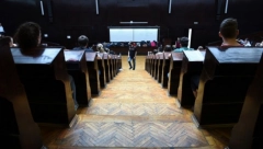 DEBLJI NOVČANICI ZA STUDENTE I ĐAKE Povećane stipendije i krediti!
