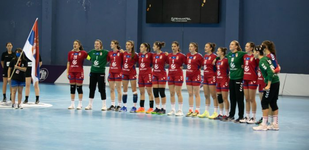 DEVOJKE, VI STE PONOS SRBIJE! Rukometašice osvojile srebro, pa po dolasku u Beograd zapevale pesmu koja će oduševiti naciju! (VIDEO)