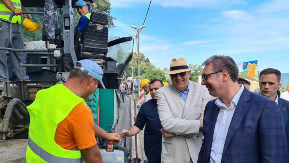 VUČIĆ SUTRA PRISUSTVUJE SPAJANJU KOLOSEKA  Radi se o deonici Stara Pazova -Novi Sad