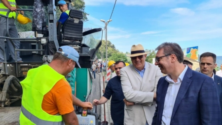 VUČIĆ SUTRA PRISUSTVUJE SPAJANJU KOLOSEKA  Radi se o deonici Stara Pazova -Novi Sad