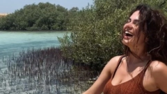 MUŠKARCI ODLEPILI ZA ZGODNOM BRINETOM! Zvezda serija "Igra sudbine" usijala društvene mreže fotografijom u bikiniju (FOTO)
