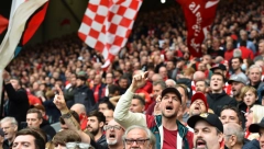 GEST VREDAN SVAKOG POŠTOVANJA: Igrači Liverpula odali počast preminulom navijaču Evertona