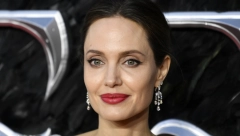 HOLIVUDSKI SKANDAL, ANĐELINA OTKRILA DA JU JE NAPAO SILOVATELJ! Glumica je dugo ćutala o ovoj temi, Bred Pit je sve znao a onda ju je izdao!