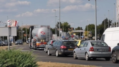 LANČANI KARAMBOL NA PUTU ZA ZLATIBOR Vozilo Hitne pomoć udarilo auto, ogromne gužve su na magistrali (VIDEO)