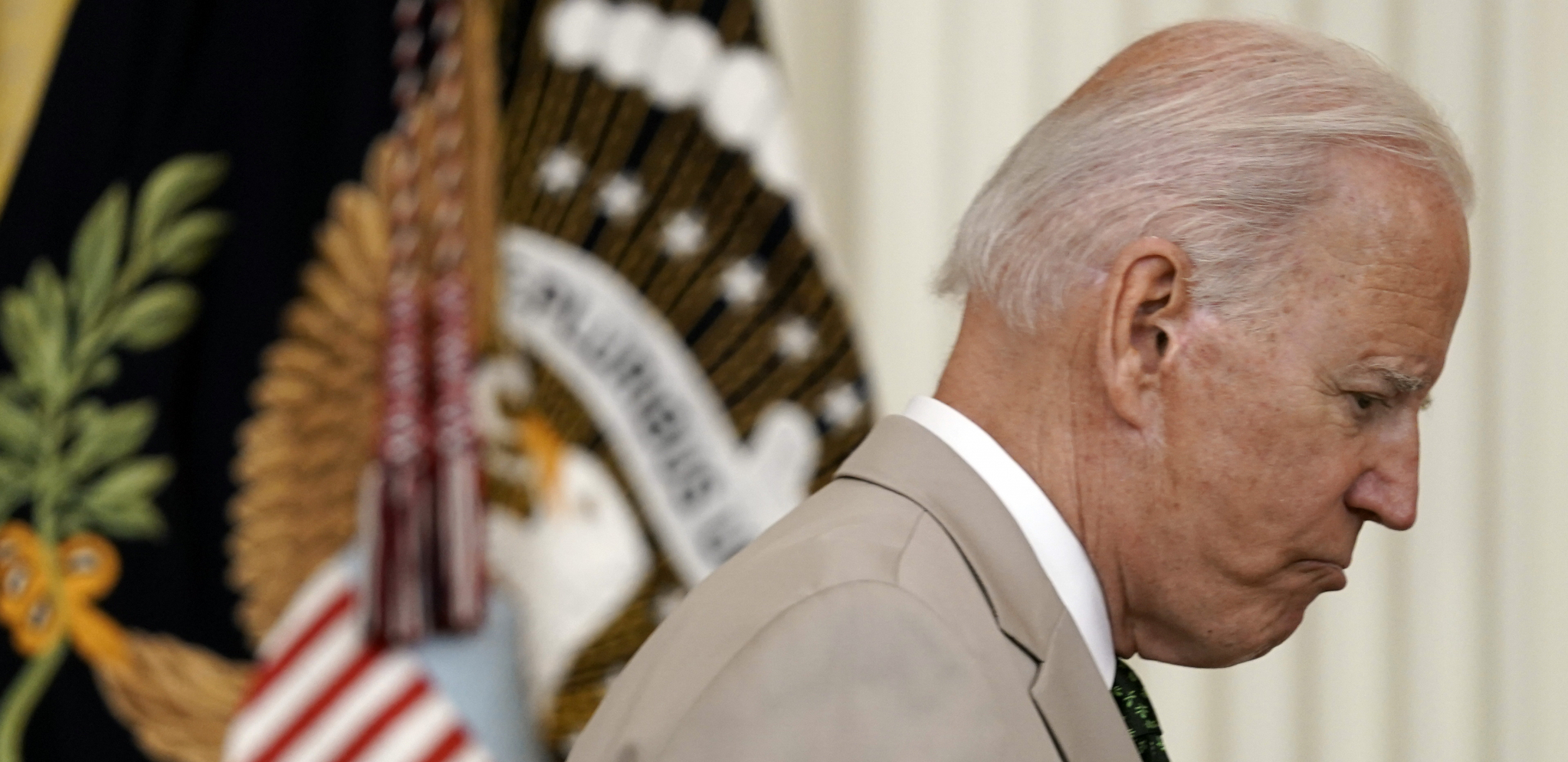 AMERIKA TONE, BAJDEN OPTUŽUJE PUTINA Predsednik SAD stao građanima na žulj: Inflacija melje nekada najjaču svetsku silu