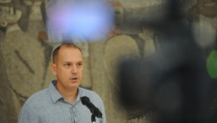 LONČAR NAJOŠTRIJE OSUDIO PRETNJE VUČIĆEVOJ DECI Nadležni organi moraju hitno da reaguju