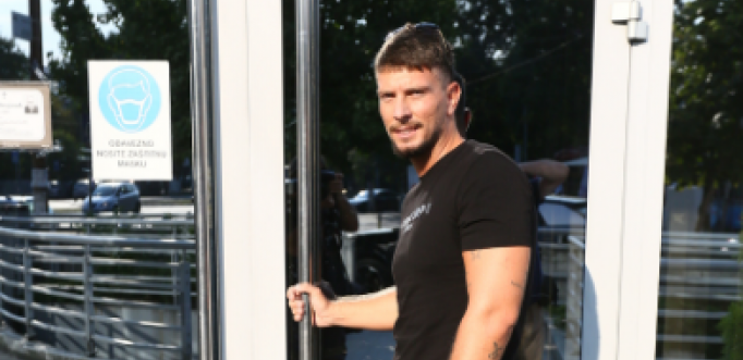 BOLESNIKU JEDAN MENE NE POMINJI Stefan Mihić sve zgrozio izjavom da je Mija zaljubljena u Lepog Miću, a on poludeo i izvređao ga najstrašnije!