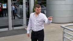 A MAJA JE NENORMALNA? Pevač ulazi u "Zadrugu 5" da traži normalnu devojku, pa opleo po zadrugarki! (VIDEO)