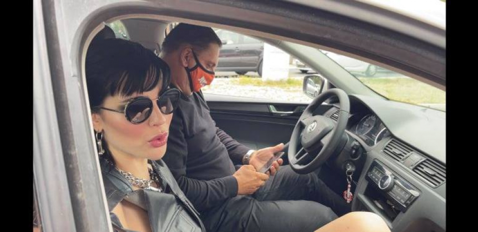 ZADRUGARKU DENIZ DEJM POLICIJA HTELA DA UHAPSI U KNEZ MIHAILOVOJ Starleta progovorila o problemima sa zakonom!