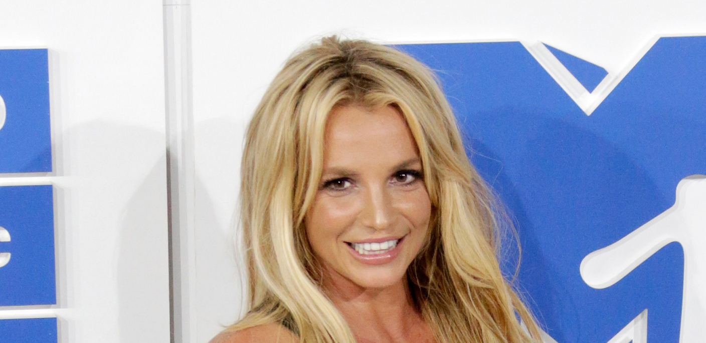 POČASTILA PRATIOCE VRELIM PLESOM Britni se polugola uvija oko šipke (VIDEO)