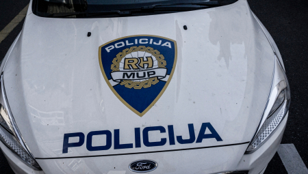 KRVAVI MASAKR KOD KARLOVCA Pucao iz puškomitraljeza, ima mrtvih i ranjenih