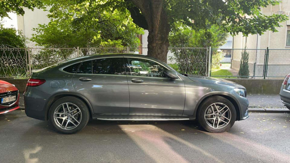 DRAMA NA NOVOM BEOGRADU Ispod "mercedesa" nađena BOMBA, policija blokirala ulicu