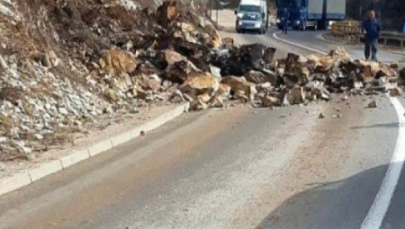 VAŽNO UPOZORENJE ZA VOZAČE Mogući odroni na sledećim deonicama